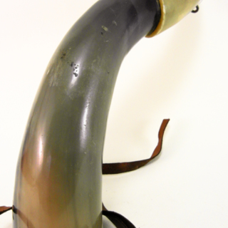 Corne à boire — poire à poudre — g-2005-C