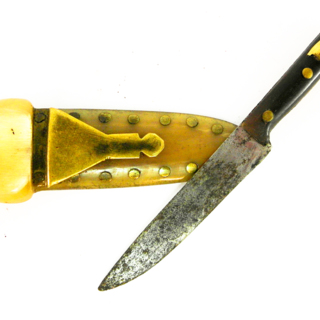 Couteaux et fourreaux — G-4058
