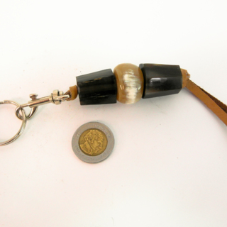 Bracelets, broches et porte-clés — G-5065