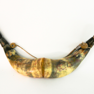 Corne à boire — poire à poudre — g-2067-B