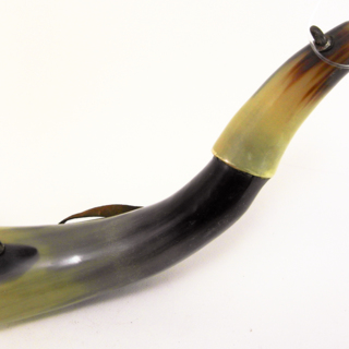 Corne à boire — poire à poudre — g-2005-B
