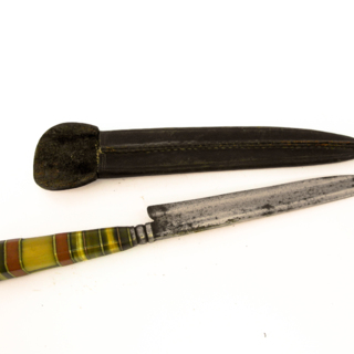 Couteaux et facones — g-4092-B