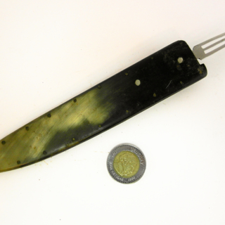 Couteaux, fourchettes et fourreaux — g-4062-D