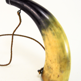 Corne à boire — poire à poudre — g-2008-B