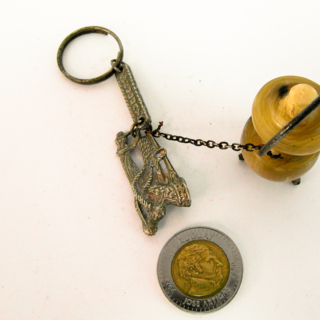 Bracelets, broches et porte-clés — g-5069-D