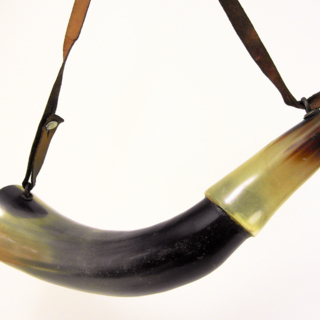 Corne à boire — poire à poudre — g-2005-A