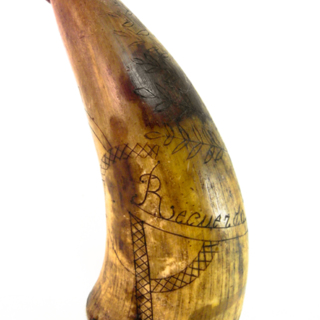 Corne à boire — poire à poudre — g-2034-C
