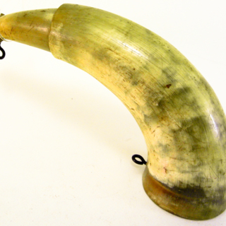 Corne à boire — poire à poudre — g-2035-C